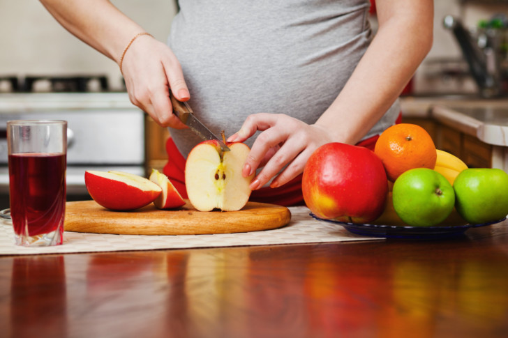 Какие фрукты и овощи можно беременным в 1, 2 и 3 триместрах: что лучше и полезнее есть при беременности?