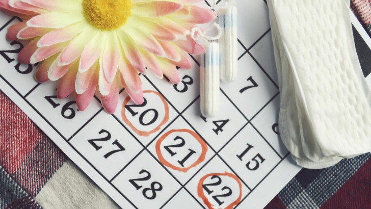 Температура во время менструального цикла: какая норма при месячных, может ли повышаться в первые дни?