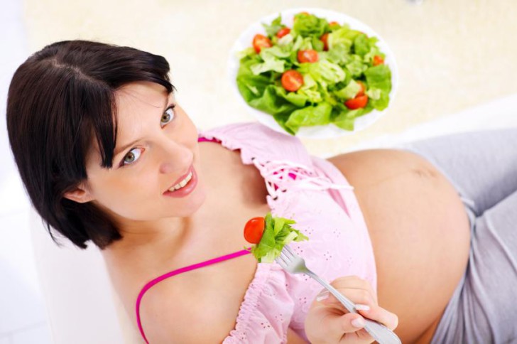 Что происходит с мамой и ребенком на 8 месяце беременности, как выглядит живот на этом сроке?