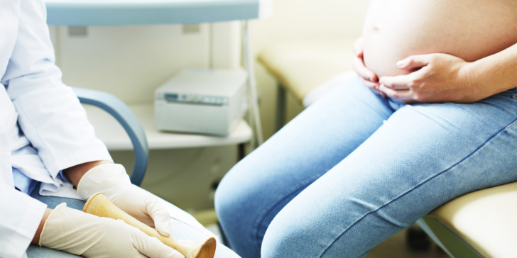 В каких случаях при беременности делают кесарево сечение, чем плановое отличается от экстренного?