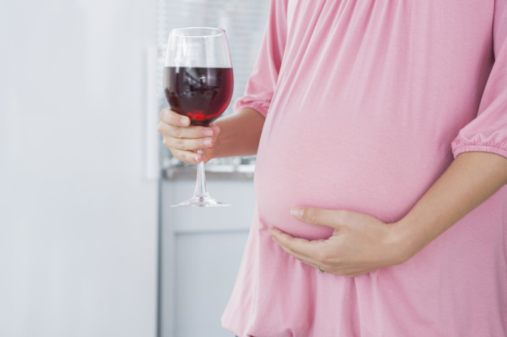 Можно ли беременным женщинам пить алкоголь: влияние спиртного на беременность и развитие плода