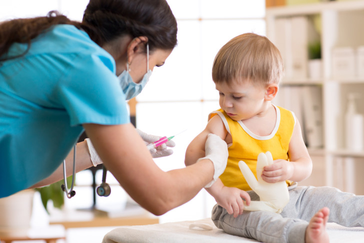 Нужно ли детям делать прививки: мнения специалистов со всеми за и против вакцинации