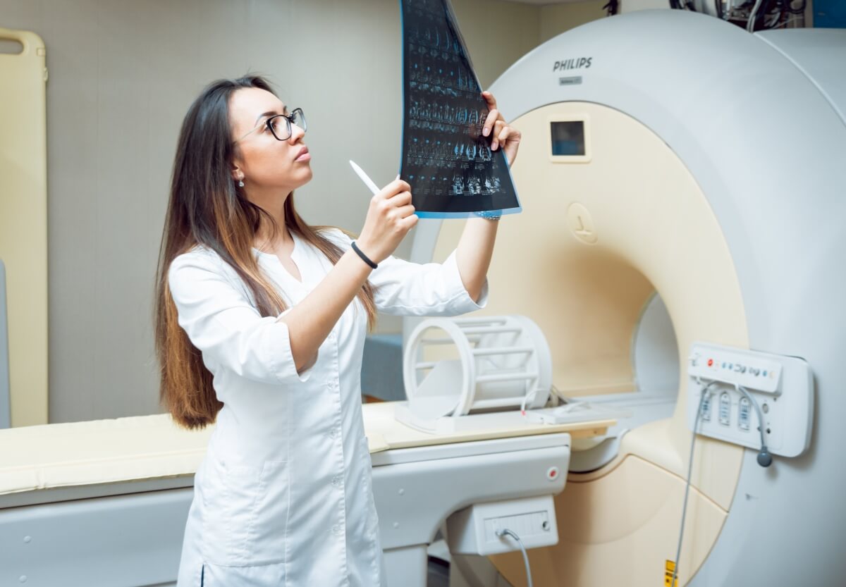 Можно ли во время беременности делать МРТ головного мозга женщины и плода, разных органов: противопоказания, последствия