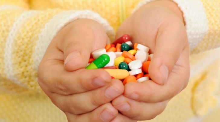 Какие антибиотики лучше давать ребенку при сильном кашле, с насморком, температурой: список эффективных средств