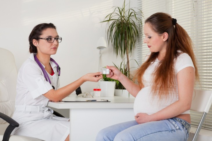 Понос в первом, втором и третьем триместрах беременности: что делать, как избавиться от диареи?