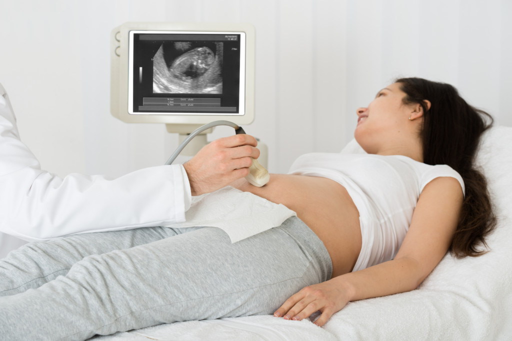 Первая процедура УЗИ во время беременности: во сколько недель ее делают и что она показывает?