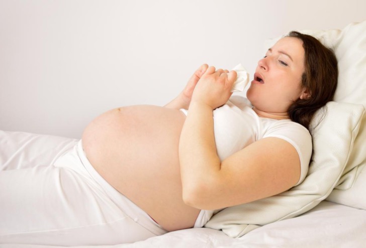 Сухой и влажный кашель в период беременности: чем лечить в 1, 2 и 3 триместрах, опасно ли это для плода?