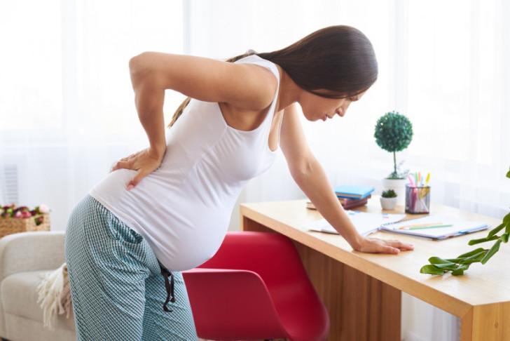 Защемление и воспаление седалищного нерва у женщины при беременности: почему защемляет в ягодице и в спине и как лечить?