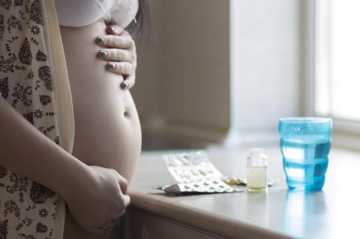 Болит и покалывает влагалище при беременности: почему все время появляются тяжесть и боль перед родами и что делать?