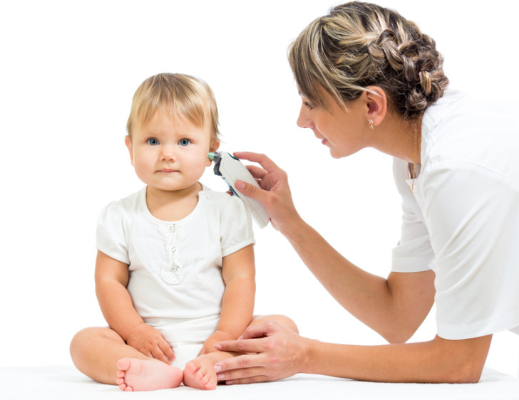 Что делать, если у ребенка опухло и покраснело ухо снаружи, а ушная раковина горячая: причины и лечение