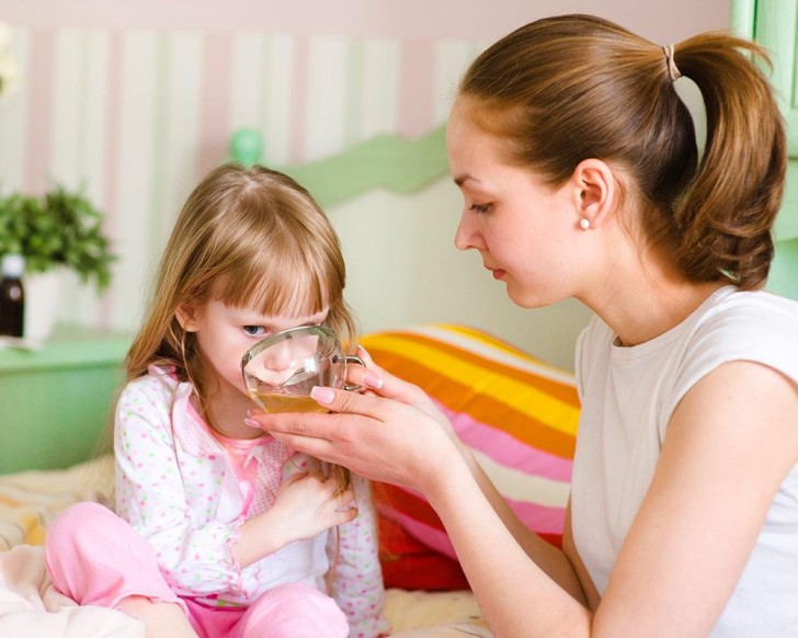 Чем лечить ребенка, если у него появился сухой лающий кашель: как делать ингаляции, какие препараты помогут?