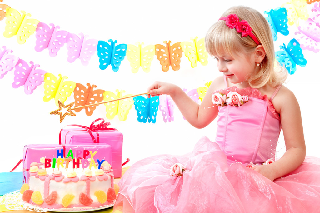 Лучший подарок девочке на 4 года: что подарить ребенку на день рождения?