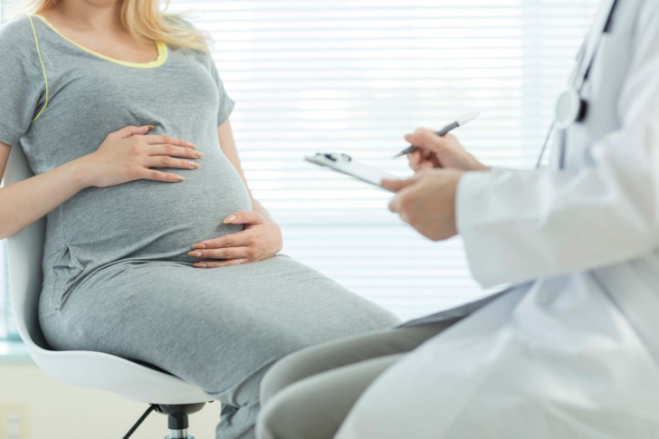 Во время беременности болит правый или левый яичник: почему их тянет и как унять боль?