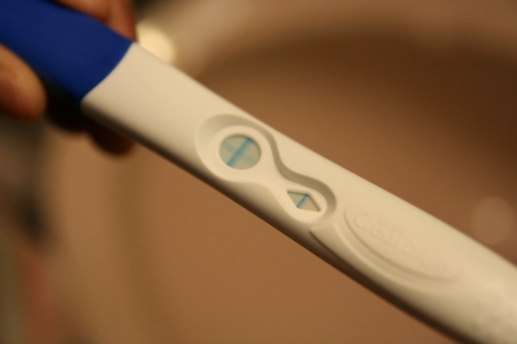 Инструкция по применению струйного теста на беременность, его особенности, когда можно делать