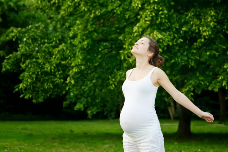 На каком сроке беременности женщину начинает тошнить и когда проходит тошнота?