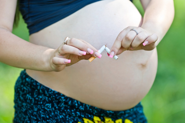 Во время беременности болит правый или левый яичник: почему их тянет и как унять боль?
