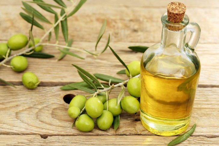 Помогает ли от растяжек при беременности оливковое масло, как его правильно применять?