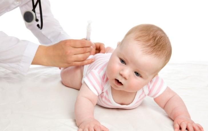 Может ли непривитый ребенок заразиться при контакте от того, кто получил живую вакцину от полиомиелита?