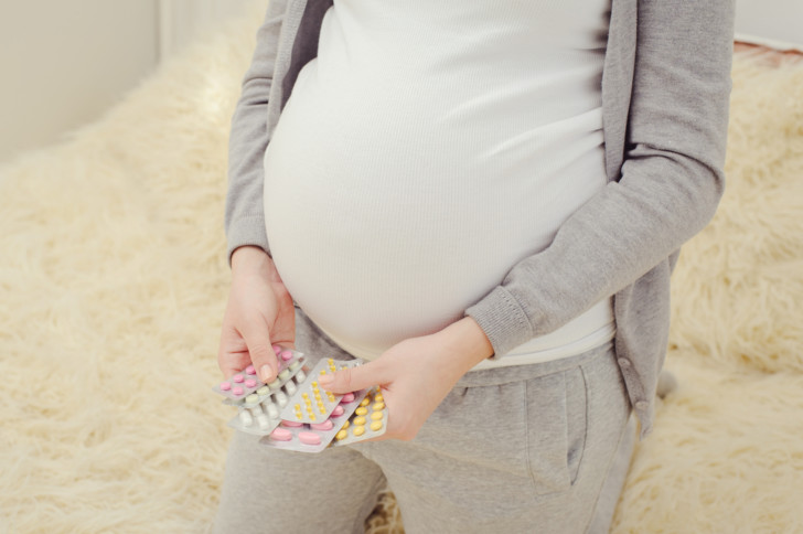 Какие антибиотики можно пить во время беременности на ранних и поздних сроках, как их правильно принимать?