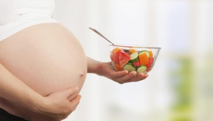 Особенности питания беременной женщины: правильный рацион в таблице по неделям, полезные и нежелательные продукты