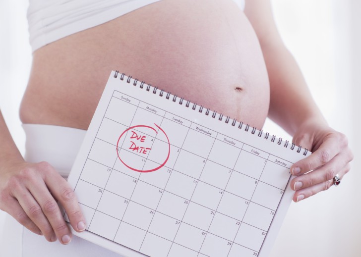 Что происходит с мамой и малышом на восьмой неделе беременности, какие ощущения у женщины и почему болит низ живота?