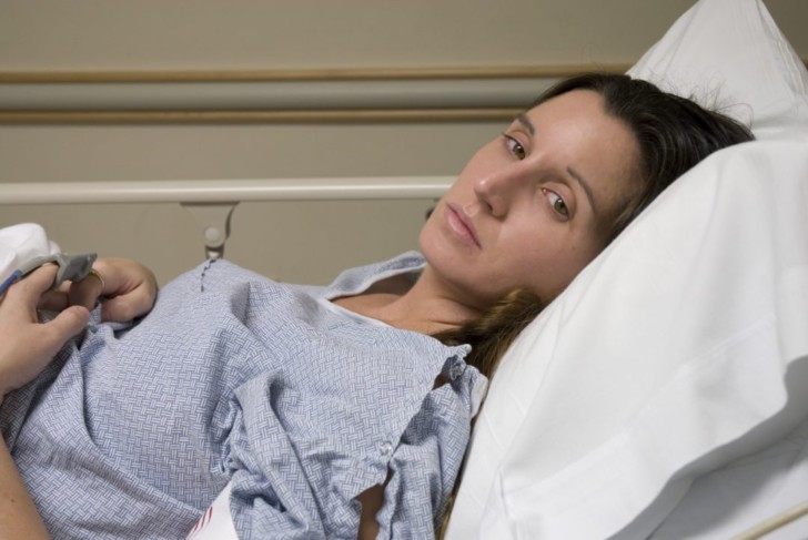 В каких случаях при беременности делают кесарево сечение, чем плановое отличается от экстренного?