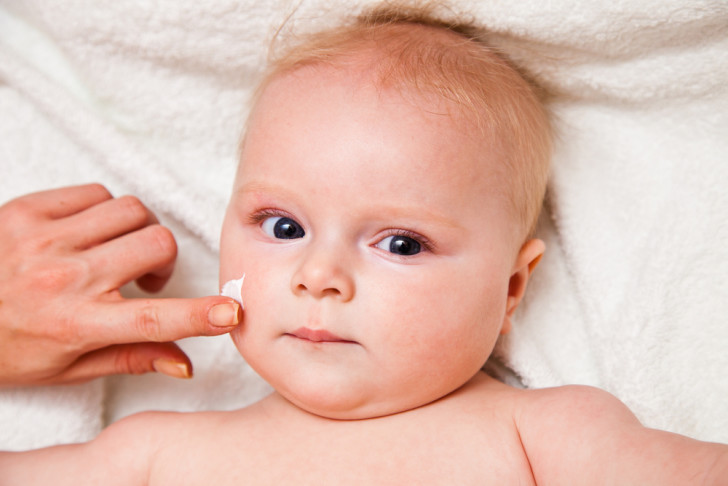Банеоцин: инструкция по применению порошка-присыпки и мази для новорожденных и детей до года