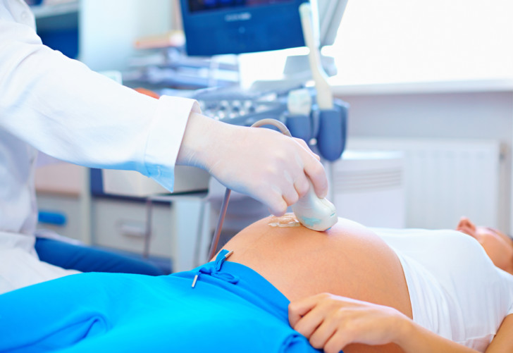 Почему болит копчик и поясница при беременности: причина сильной боли во втором и третьем триместрах, методы лечения