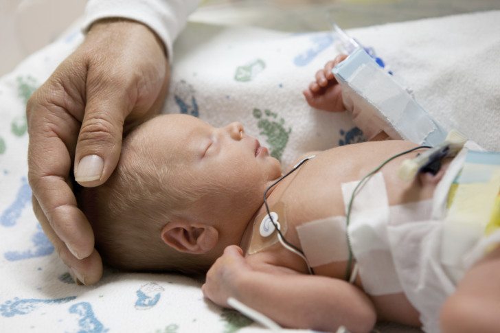 Родовые травмы у новорожденных: последствия повреждения шейного отдела позвоночника и головы
