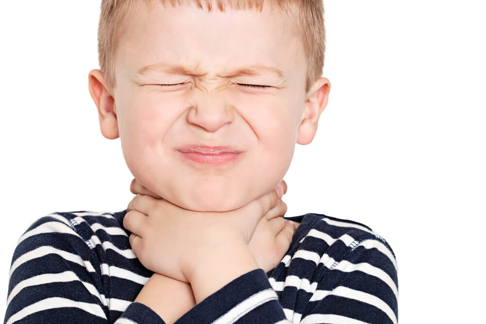 Симптомы отека горла у ребенка, оказание первой помощи и методы лечения