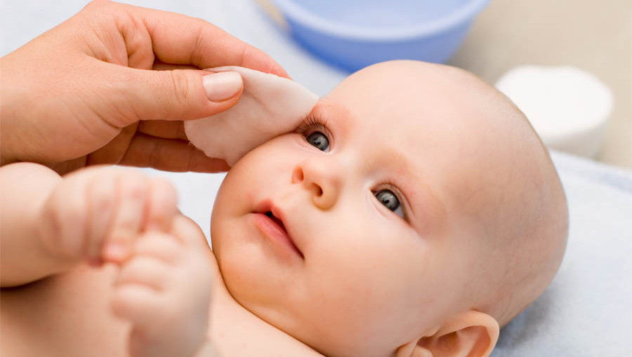 Мази и кремы при атопическом и себорейном дерматите для новорожденных детей до года