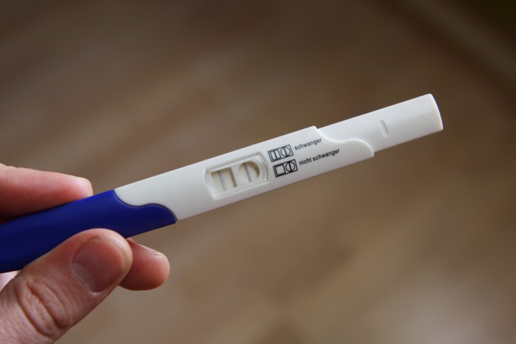 Может ли тест на беременность ошибиться на ранних сроках и не показать две полоски, если зачатие произошло?