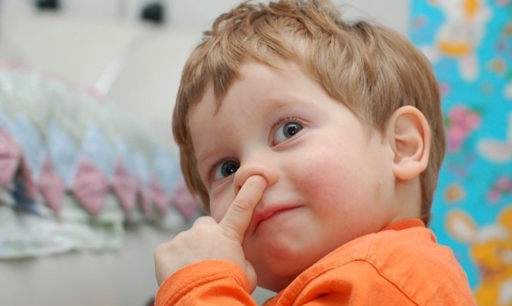 Что делать, если ребенок засунул в нос маленькую бусинку или другой инородный предмет?