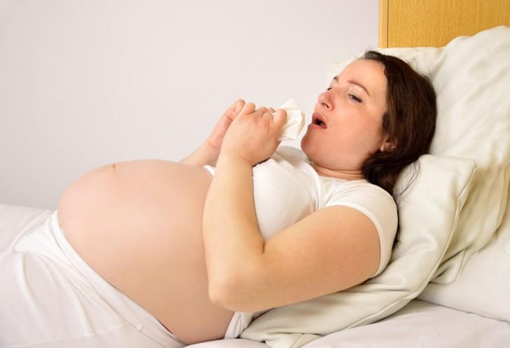 Как проходит лечение трахеита во время беременности, как проявляется и почему возникает заболевание?
