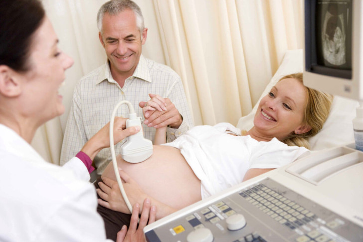 Беременность и роды у женщин после 40 лет: рекомендации, возможные риски и мнение врачей