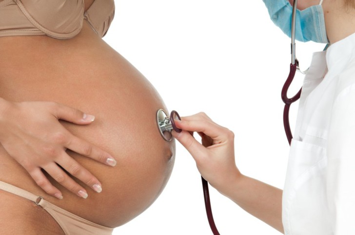 Почему на ранних или поздних сроках беременности живот быстро растет и становится очень большим?