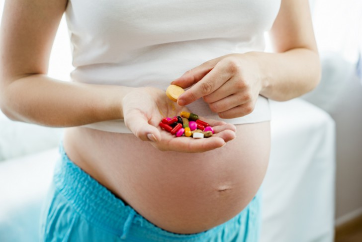 Какие противовирусные препараты можно при беременности: список средств от простуды на ранних и поздних сроках