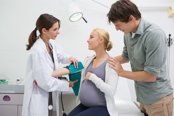 Почему при беременности на ранних и поздних сроках может быть давление 130 на 90, каковы варианты нормы для беременных?