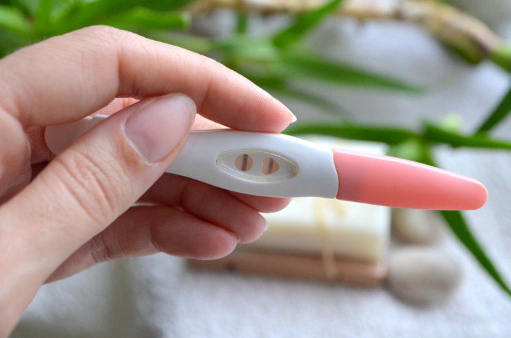 Можно ли выявить беременность в домашних условиях без теста до задержки месячных: первые признаки и народные приметы