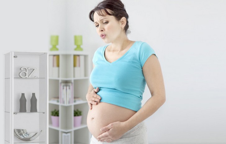 Отрыжка воздухом, кислым и тухлыми яйцами во время беременности на ранних и поздних сроках: причины и способы избавления