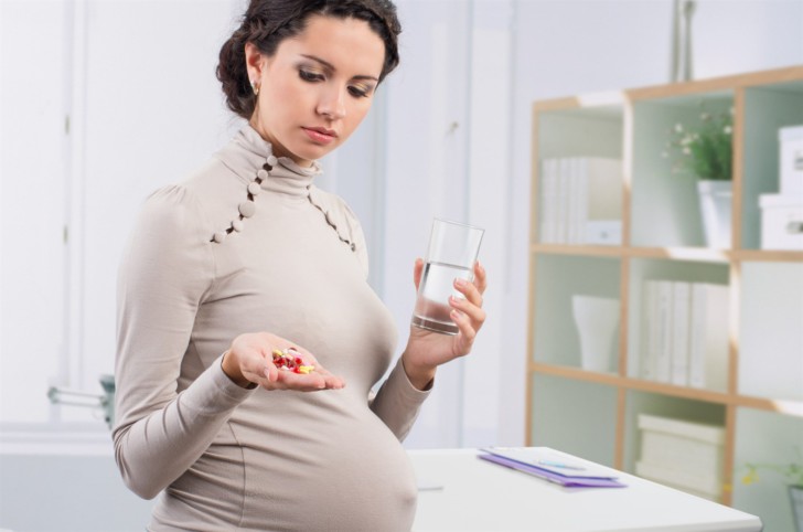 Головная боль во время беременности: как от нее избавиться, какие препараты можно принимать беременным?