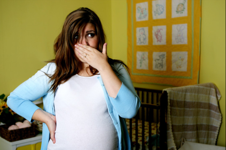 Отрыжка воздухом, кислым и тухлыми яйцами во время беременности на ранних и поздних сроках: причины и способы избавления