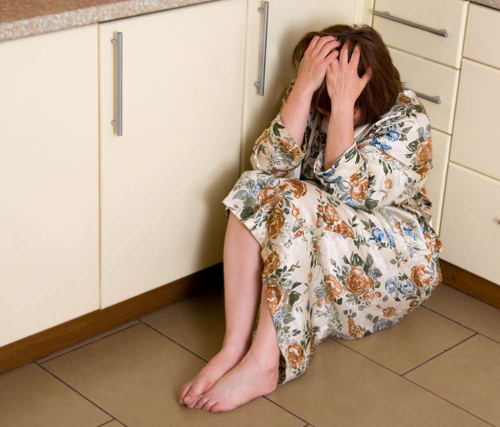 Описание послеродовой депрессии: причины, симптомы, последствия и лечение