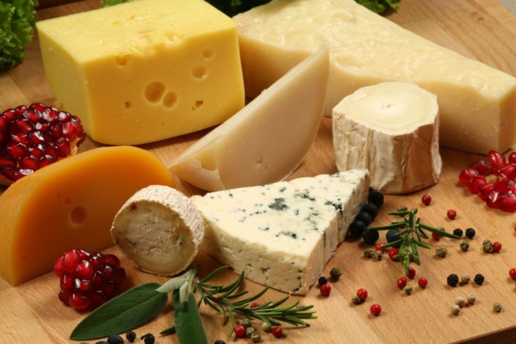 Можно ли во время беременности есть сыр с плесенью, плавленый, моцареллу и другие виды?