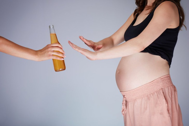 Можно или нельзя беременным поднимать руки вверх: почему стоит избегать этого движения, какие могут быть последствия?