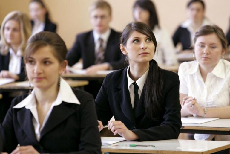 Куда можно пойти учиться после 11 класса и какую специальность выбрать: список профессий для девушек и юношей