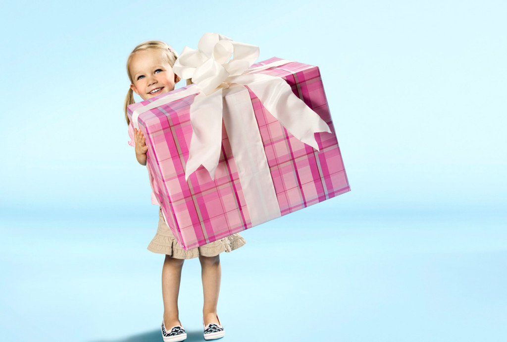 Лучшие идеи подарков для девочки на 5 лет: что подарить ребенку на день рождения?