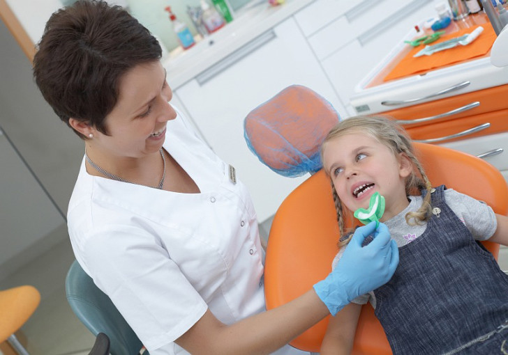 Фторирование молочных и постоянных зубов у детей: фото и описание процедуры