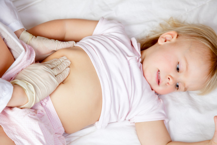 Симптомы и лечение острой кишечной инфекции у детей в домашних условиях, меры профилактики