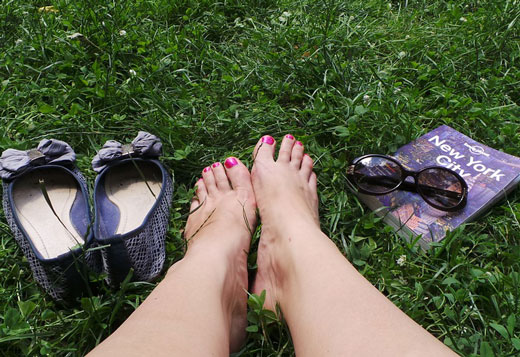 Ноги на траве
